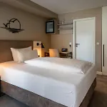 Hotell Am Schlosspark Garni 4*
