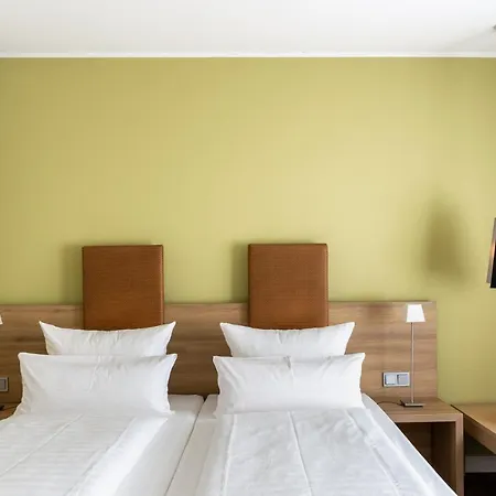 Am Schlosspark Garni Hotel 4*