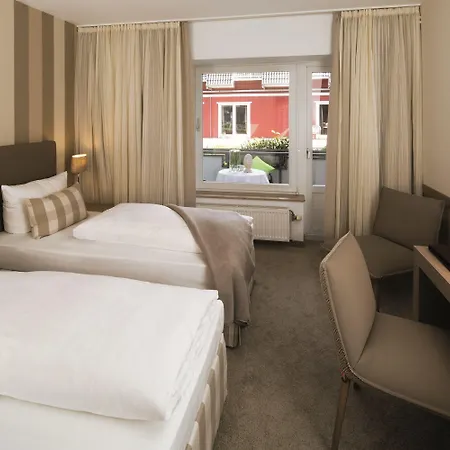 Am Schlosspark Garni ホテル フースム