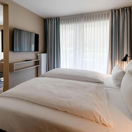 Am Schlosspark Garni ホテル フースム