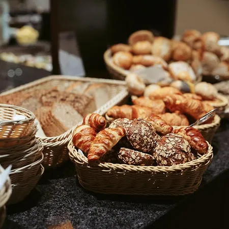 Am Schlosspark Garni 4* フースム