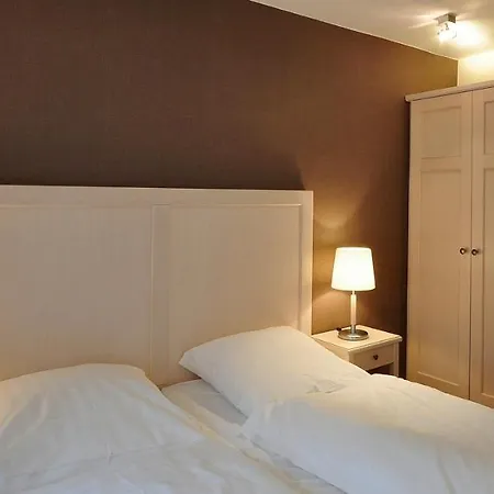 Am Schlosspark Garni Hotel 4*