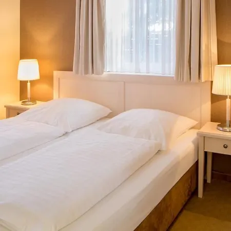 Ξενοδοχείο Am Schlosspark Garni Χούζουμ