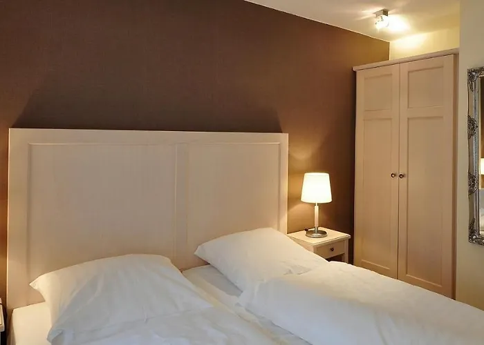 Am Schlosspark Garni Hotel 4*